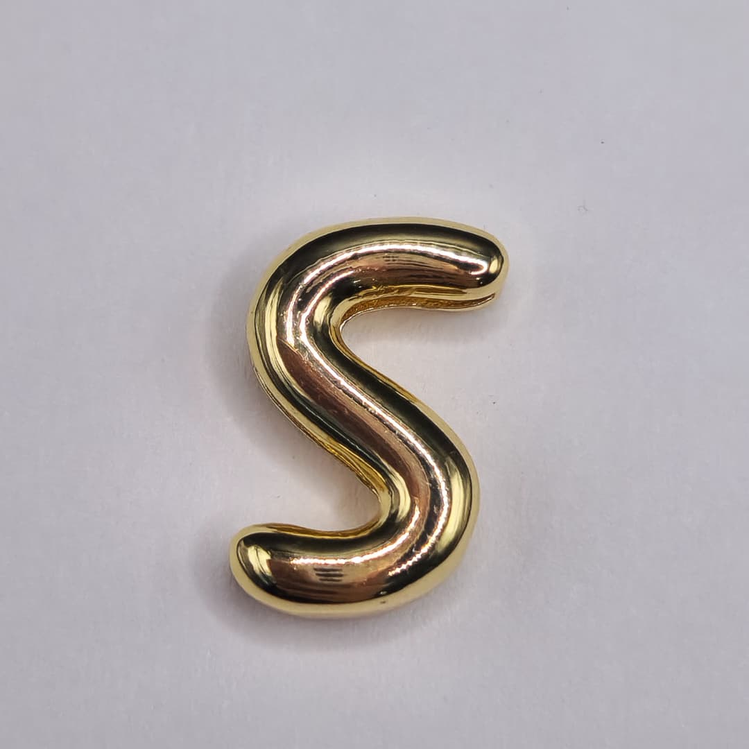 ORO CHINO PASADOR LETRA S 12X16MM