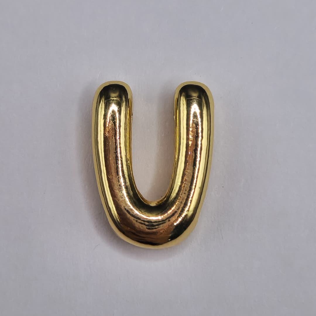 ORO CHINO PASADOR LETRA V 12X16MM