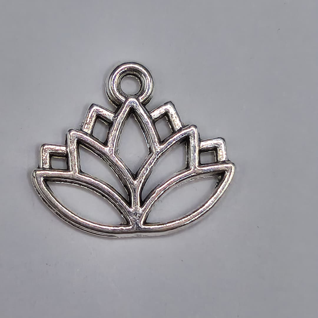 SILVER DIJE DE FLOR DE LOTO 14X16MM