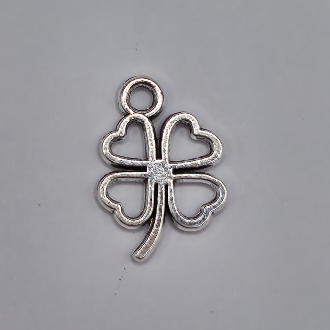 SILVER DIJE TREBOL 11X17MM