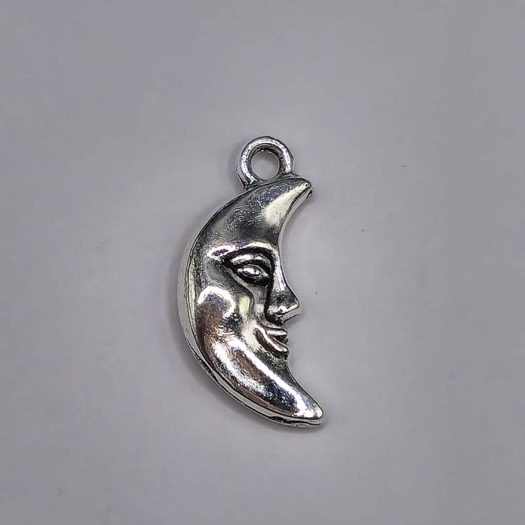 SILVER DIJE DE MEDIA LUNA SONRIENTE 10X19MM