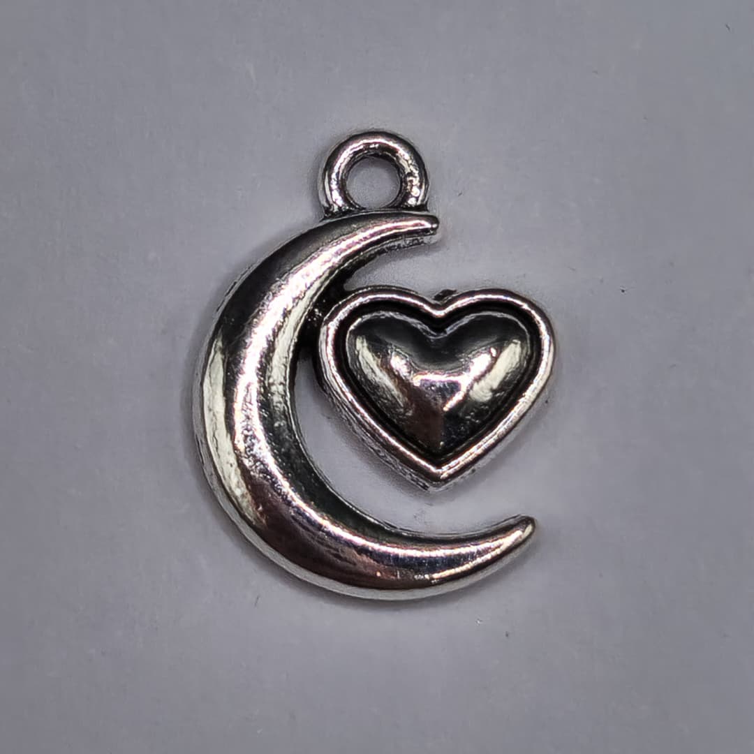 SILVER DIJE DE MEDIA LUNA CON CORAZON 13X18MM