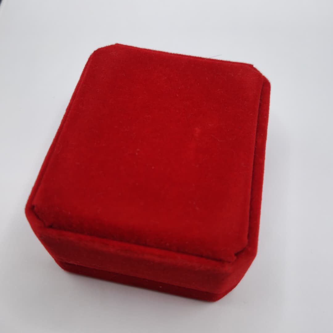 CAJA DE REGALO GAMUSADA ROJA