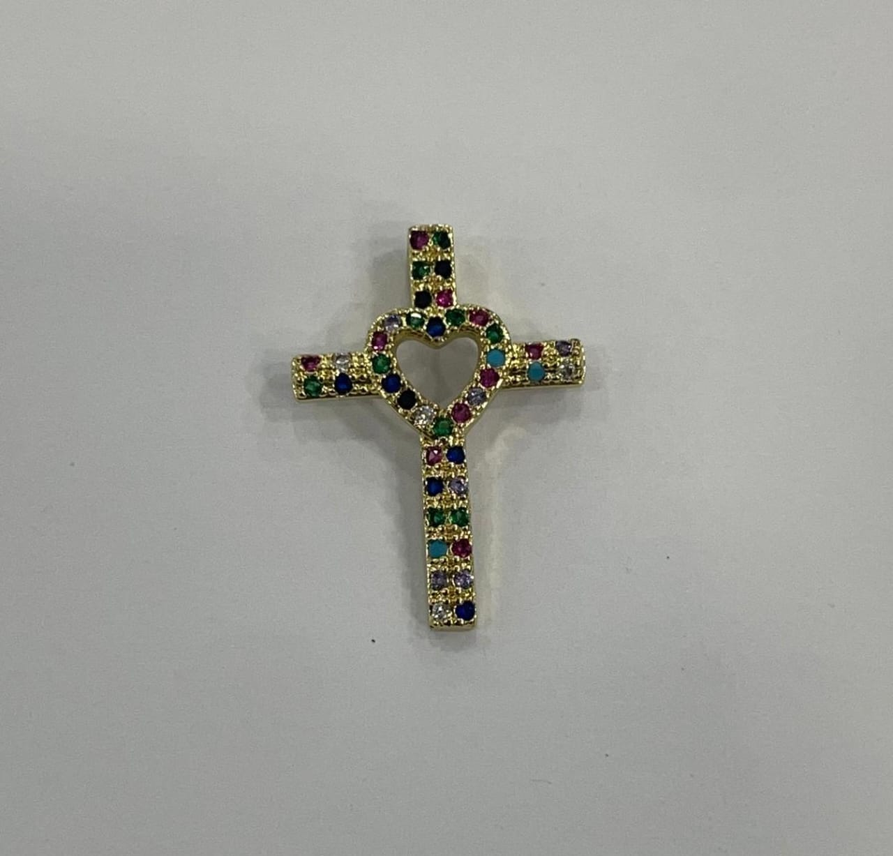 DIJE CIRCON CRUZ CON CORAZON  (CIRCONES DE COLORES)