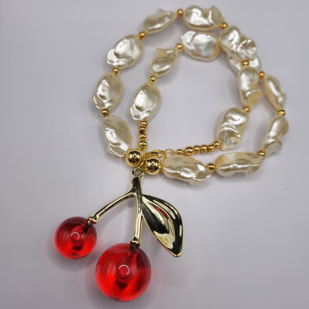 COLLAR DE PERLA CON CEREZA