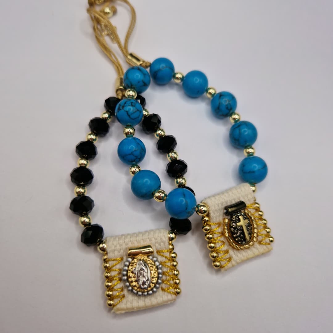 PULSERAS CON ESCAPULARIO DE TELA