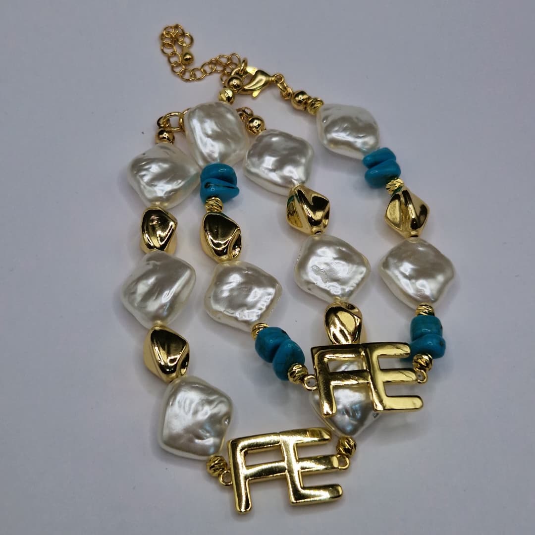 PULSERA DE PERLAS IRREGULARES Y CONECTOR DE FE