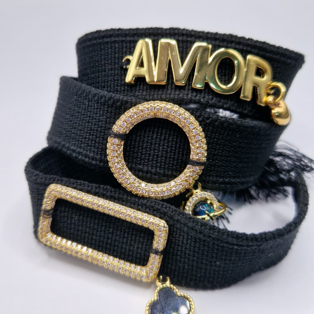 PULSERA DE BORLAS CON DIJES