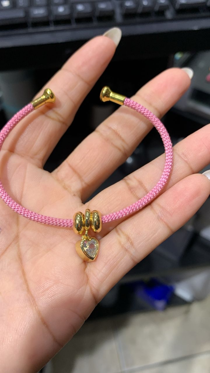 PULSERA TIPO C ROSADA CON CORAZON