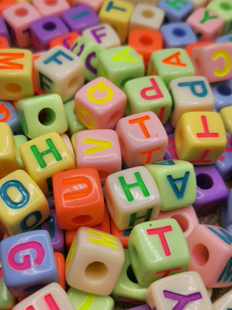BOLSA 3 UND LETRAS CUBOS DE COLORES FOSFORESCENTE