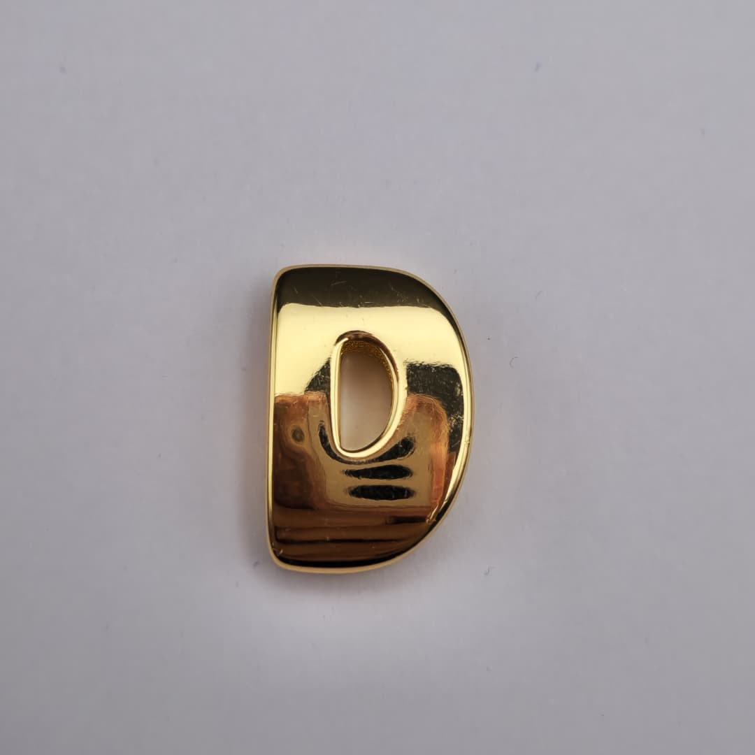 ORO CHINO PASADOR LETRA D