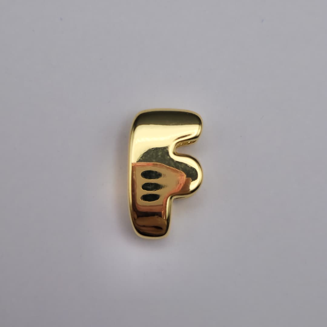 ORO CHINO PASADOR LETRA F