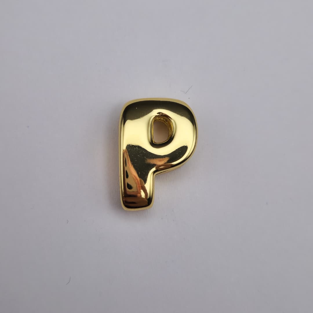 ORO CHINO PASADOR LETRA P