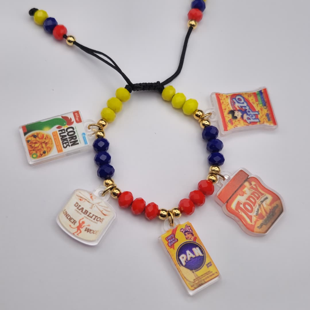 PULSERA CRISTAL CHECO TRICOLOR CON DIJES DE RESINA