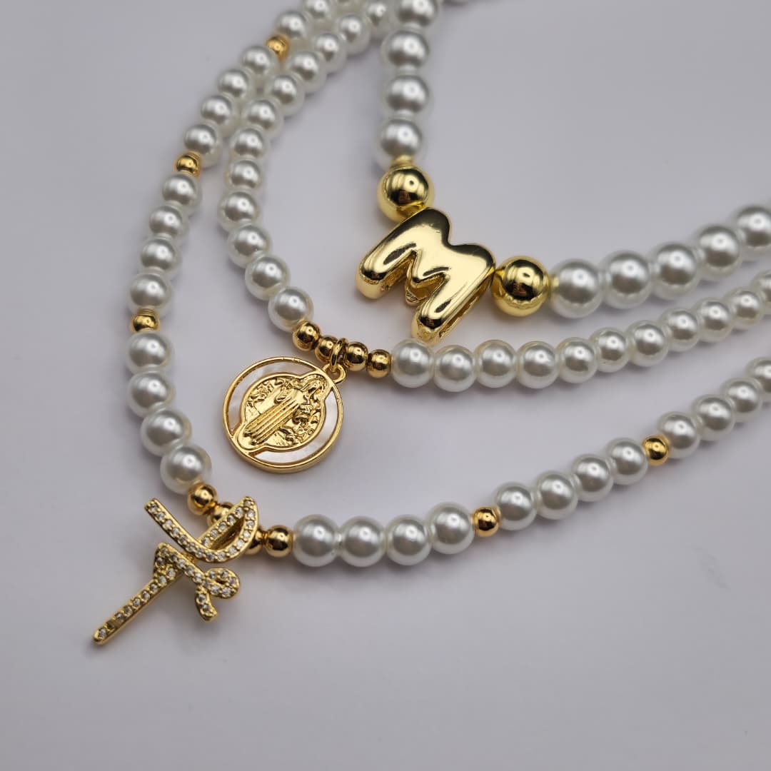 COLLAR PERLAS CON BALIN Y DIJES