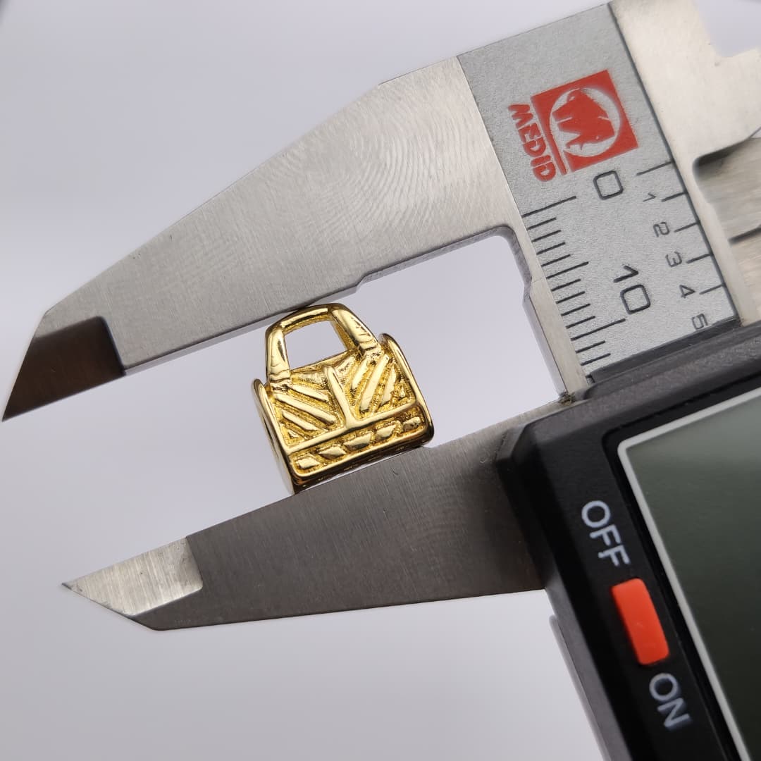 DIJE DE ORO CHINO PASADOR CARTERA 3
