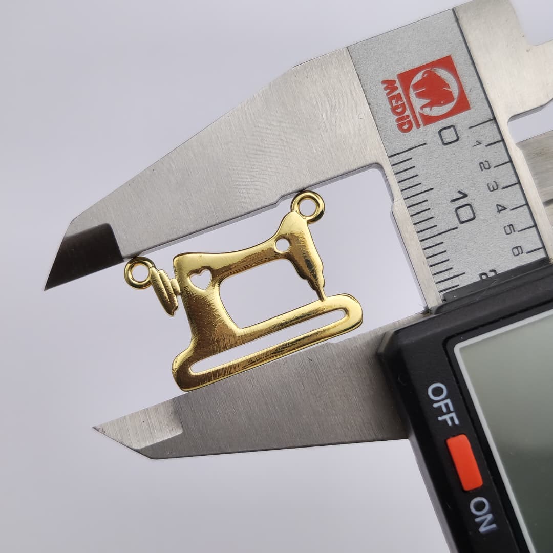 ORO CHINO DIJE MAQUINA DE COSER 3