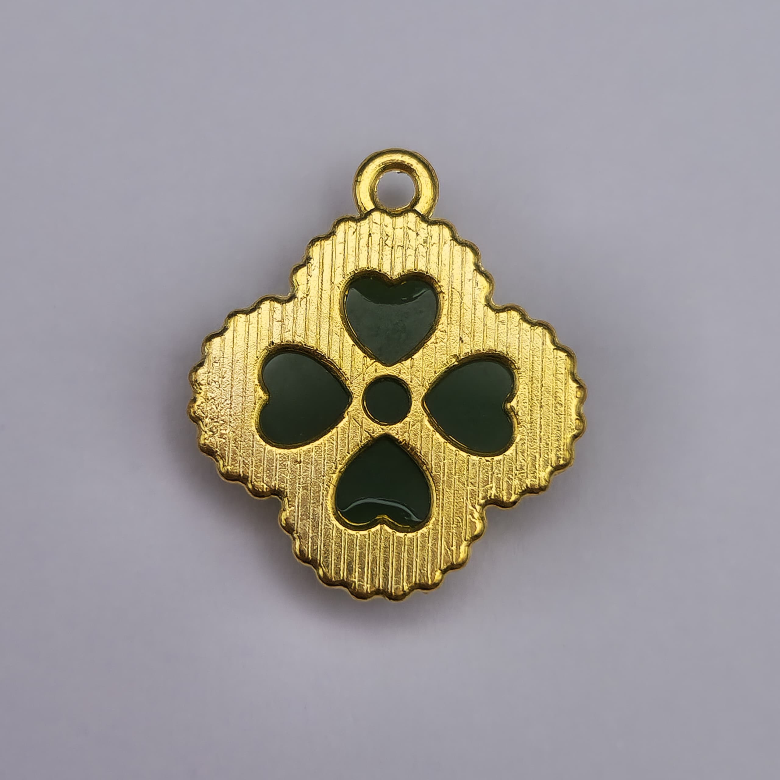 DIJE DE ORO CHINO TREBOL VERDE 2