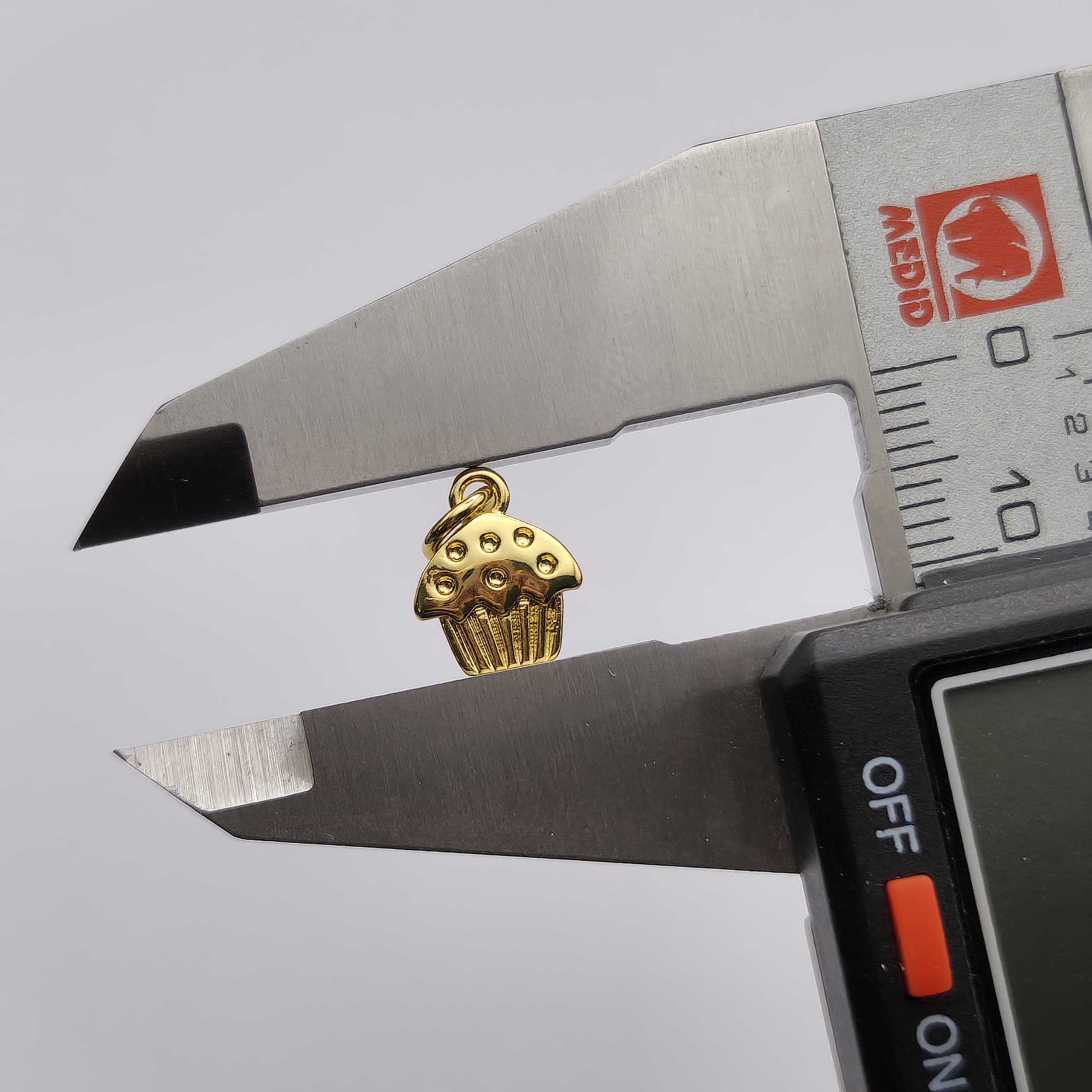 ORO CHINO DIJE MINI PONQUESITO 3