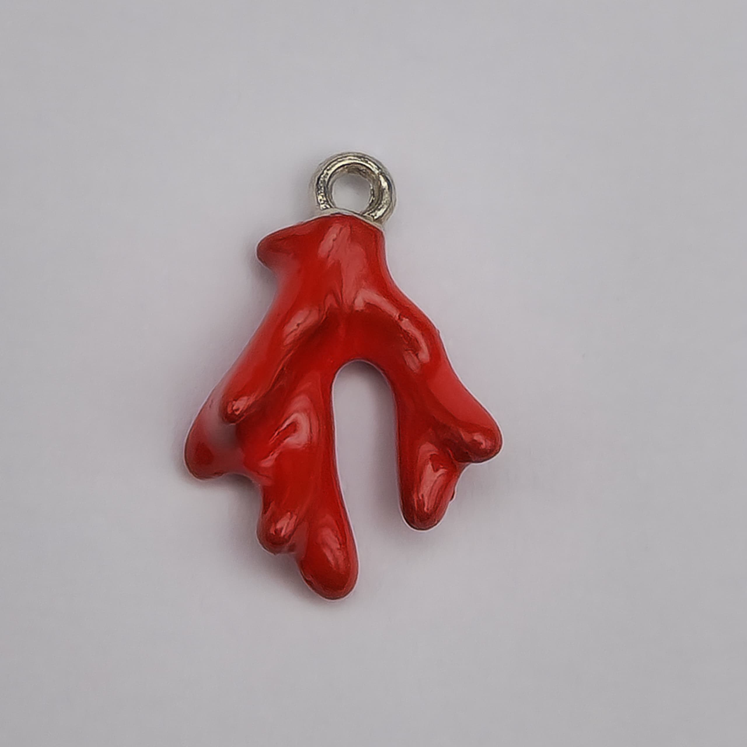 ORO CHINO DIJE CORAL ROJO CON COLGANTE PLATEADO