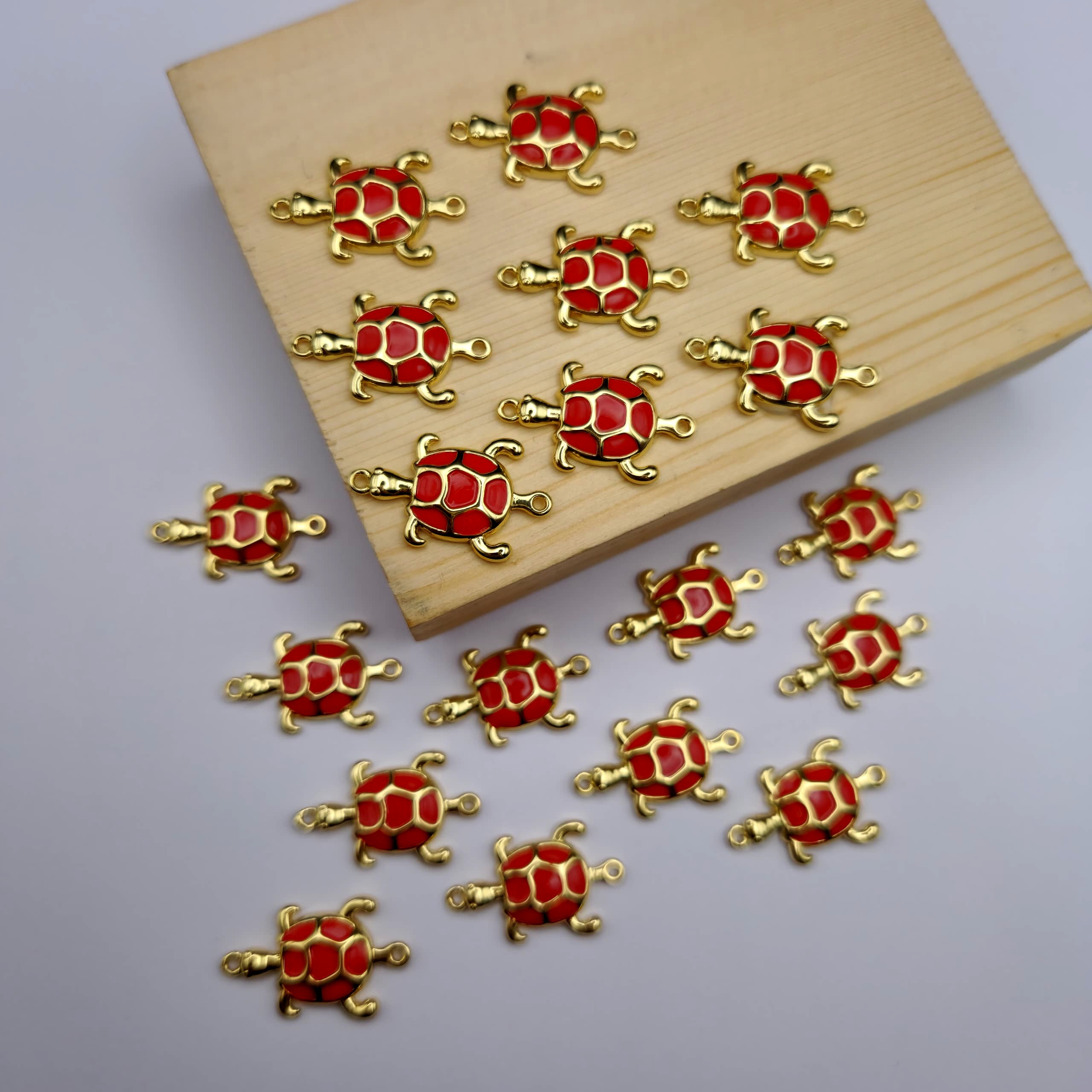 ORO CHINO CONECTOR TORTUGA ROJA 4