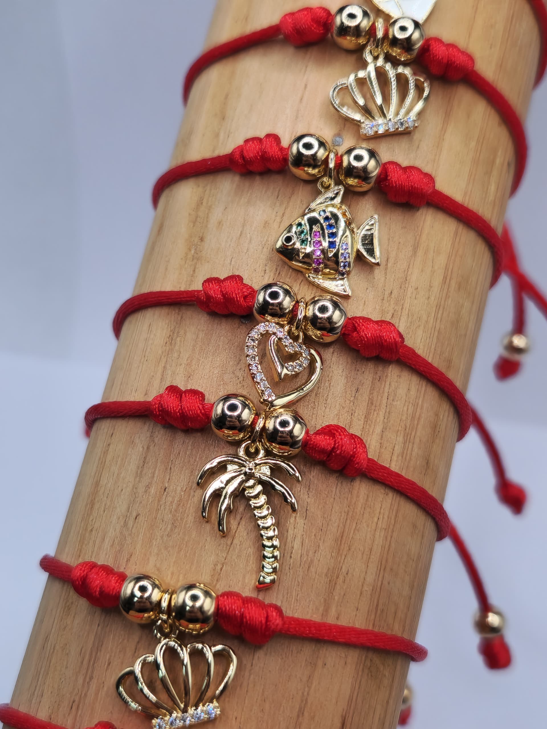 PULSERA ROJA COLA DE RATON CON DIJE 2