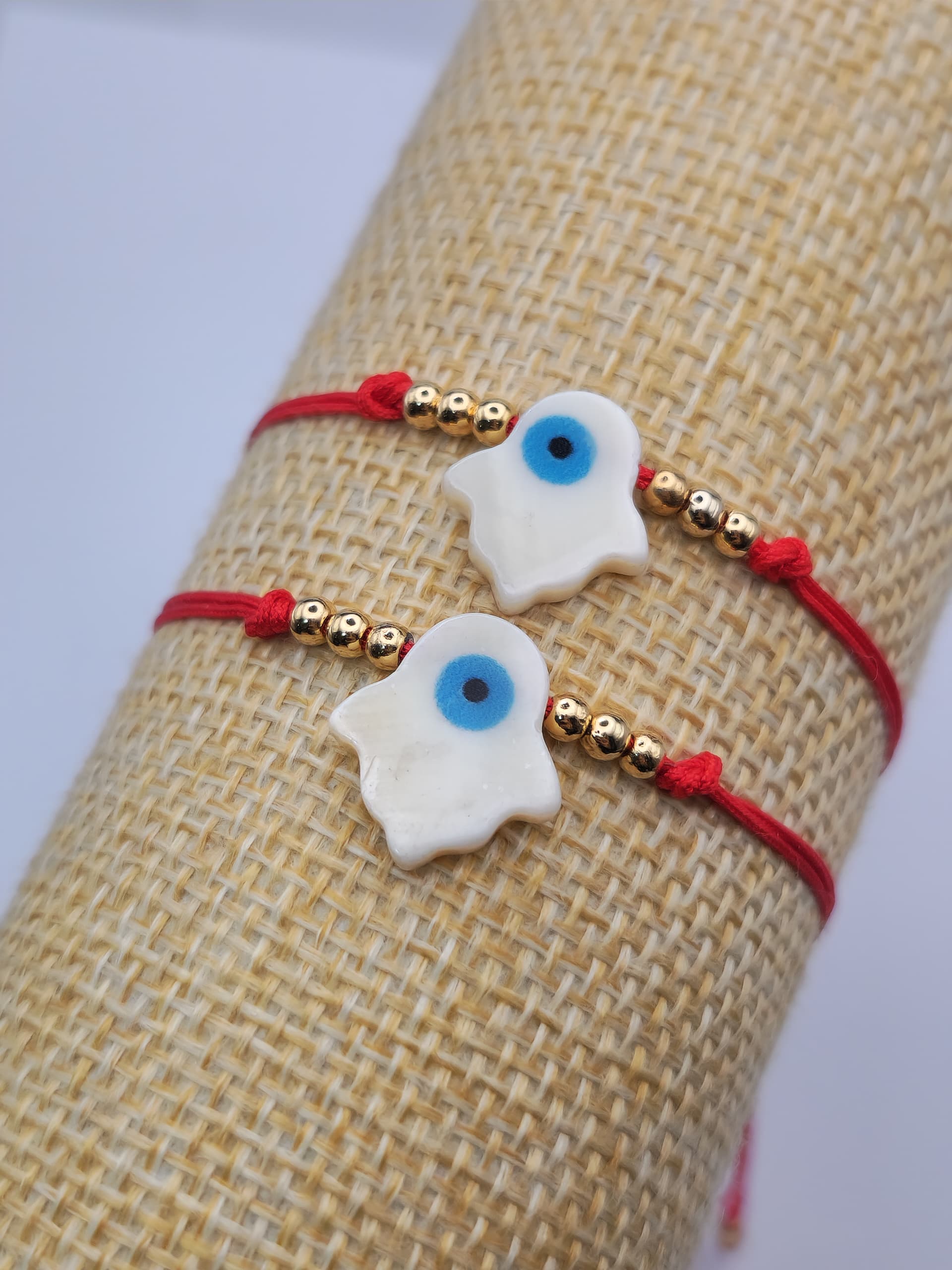 PULSERA DE HILO ROJO Y DIJE DE NACAR 2