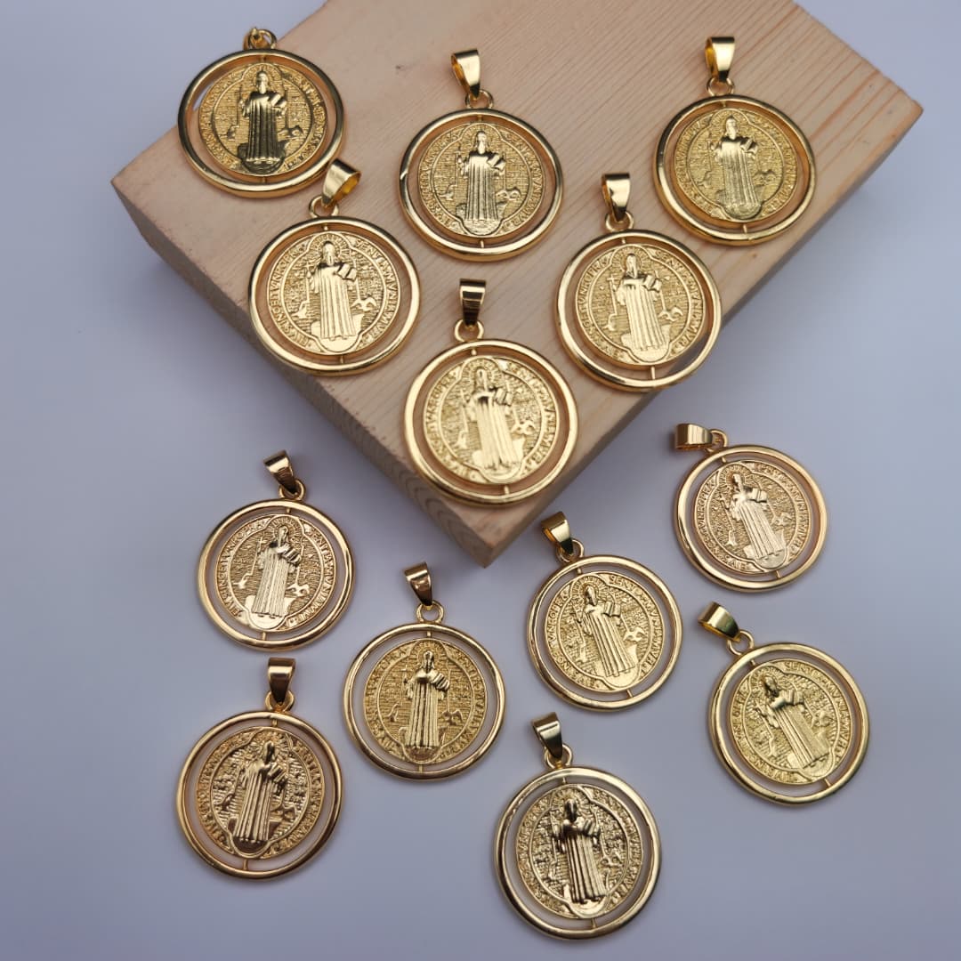 ORO CHINO MEDALLA DE SAN BENITO 4