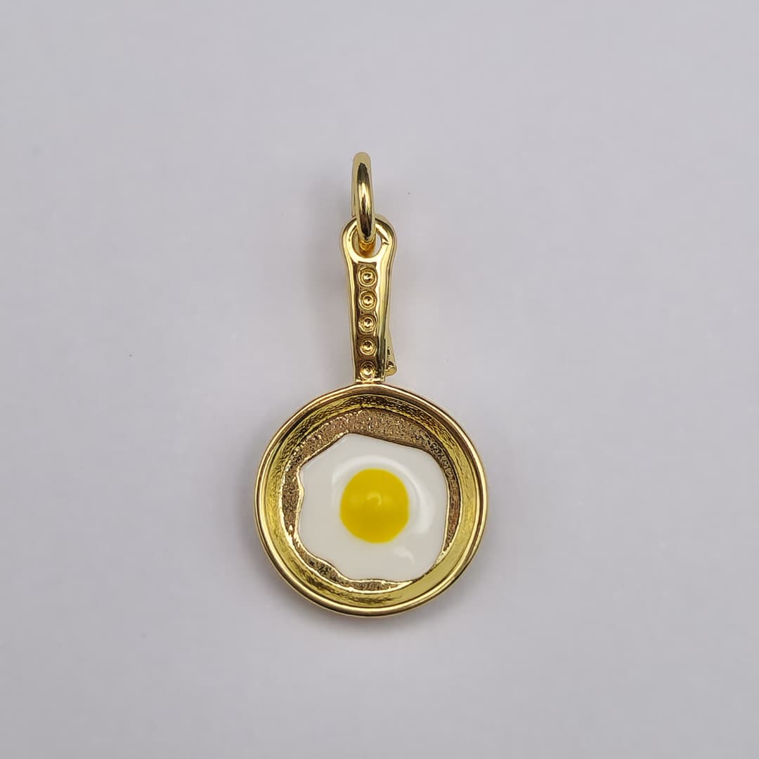 DIJE DE ORO CHINO SARTEN CON HUEVO