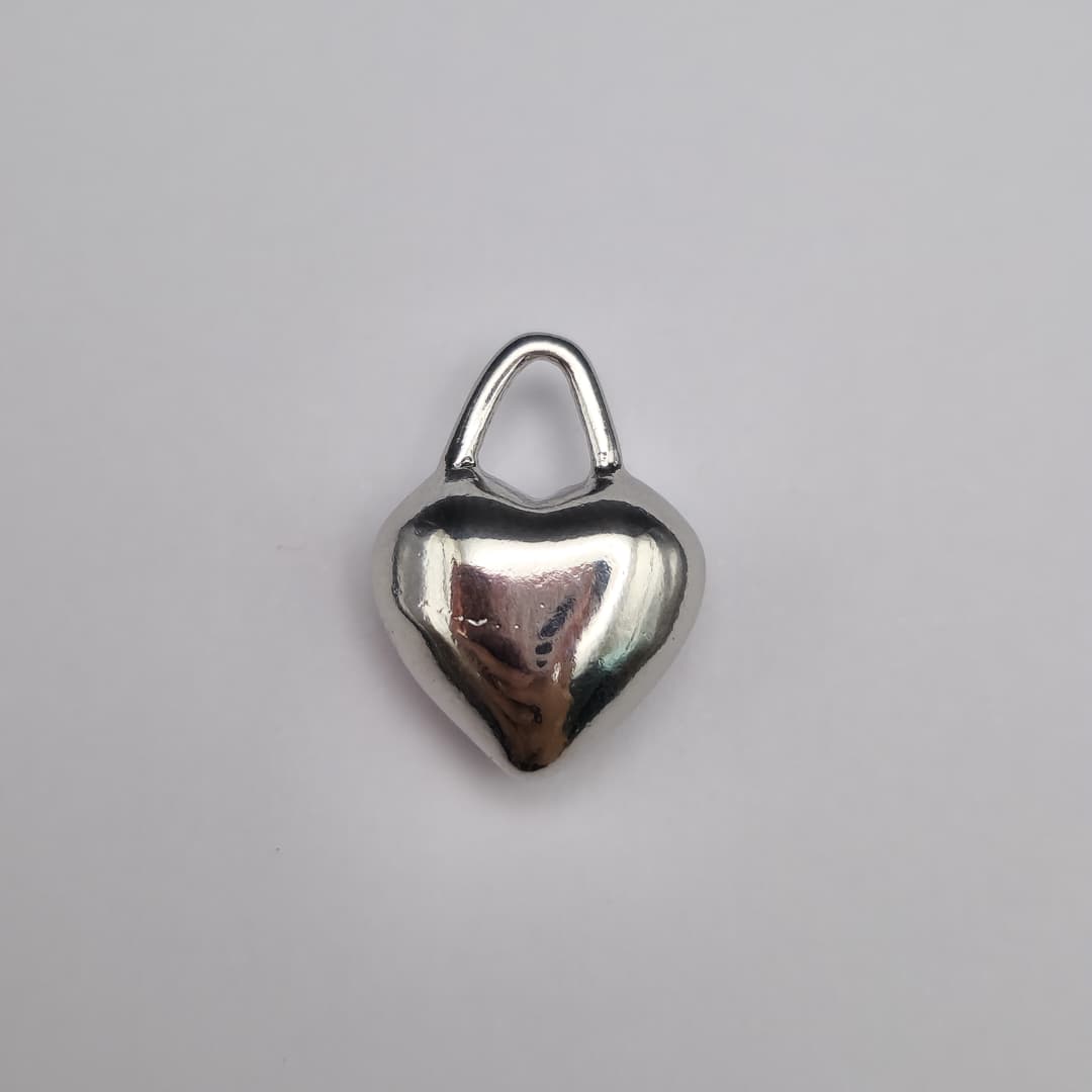 DIJE DE ORO CHINO CORAZON PLATEADO