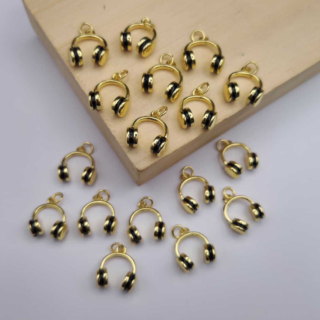 DIJE DE ORO CHINO AUDICULARES CON NEGROS 4