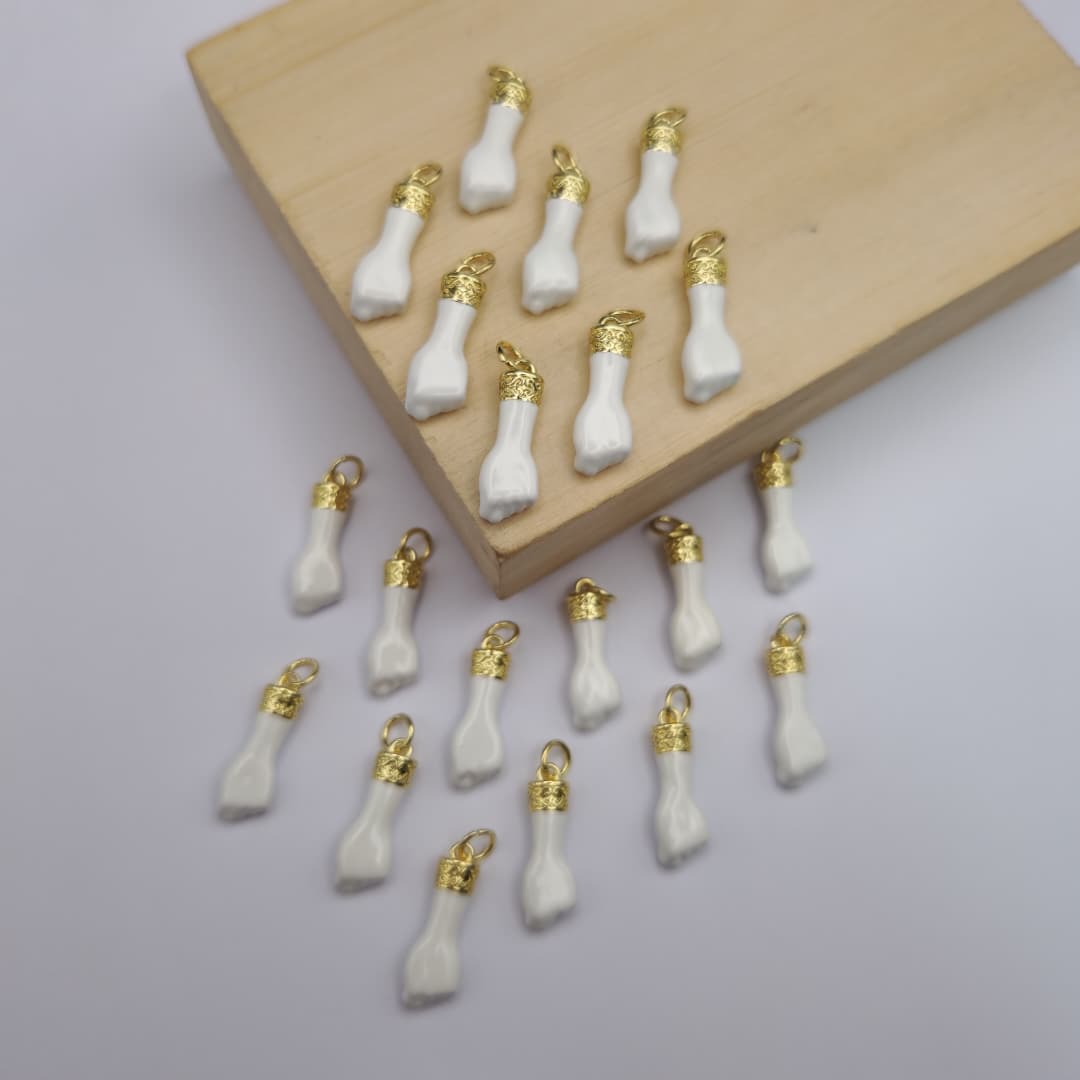 ORO CHINO DIJE DE PUÑITO BLANCO 4