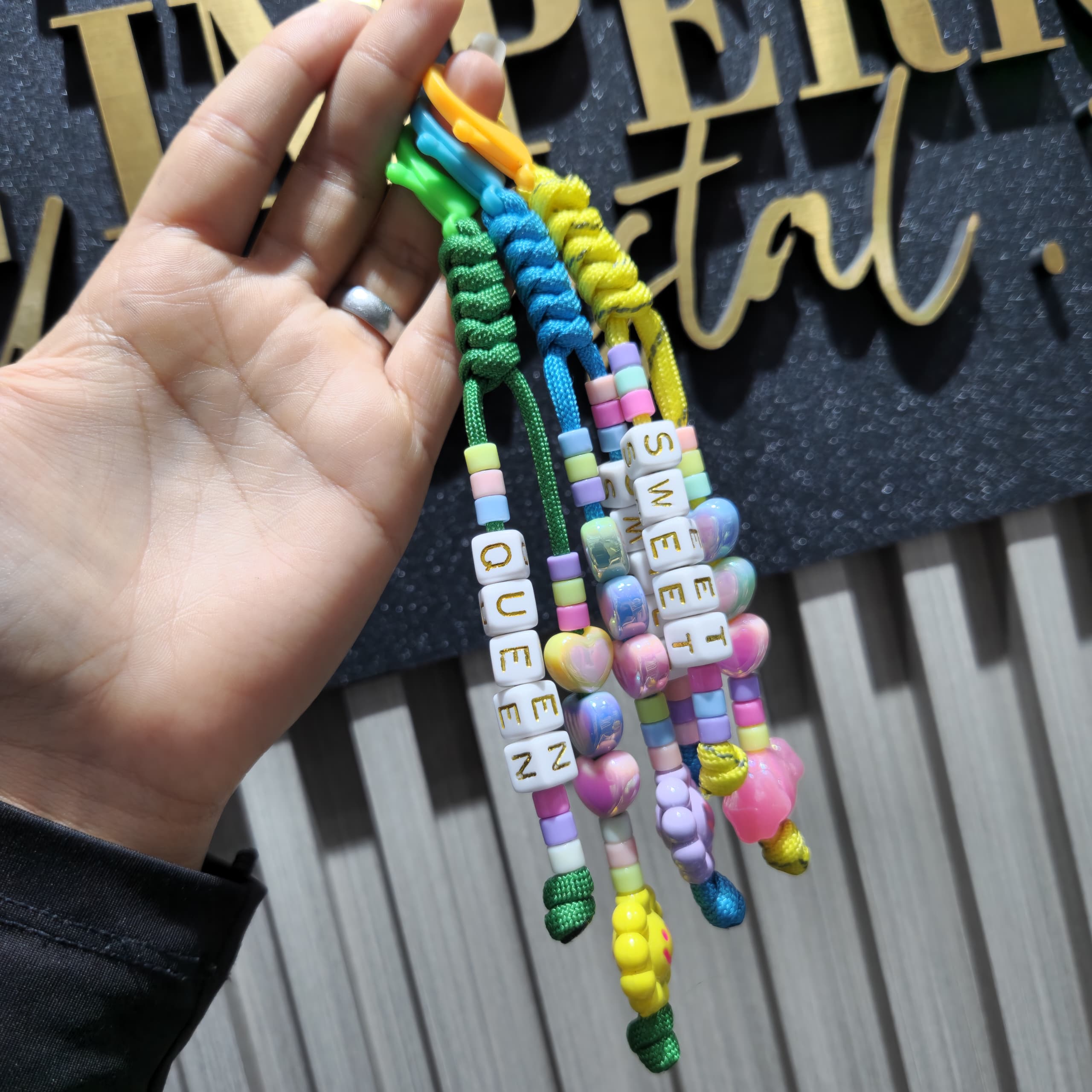 LLAVERO PARACORD CON CORAZONES Y FRASES