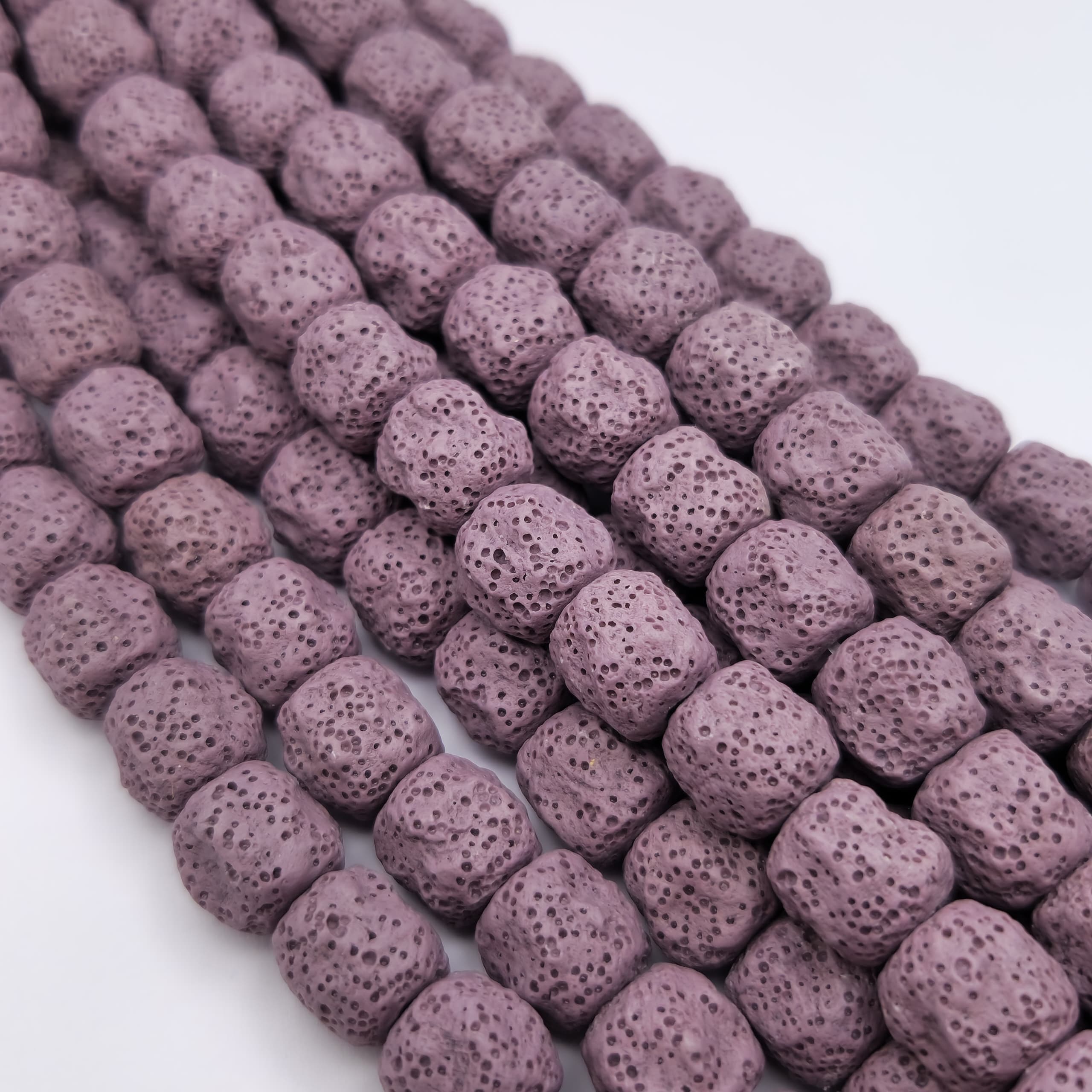 PIEDRA VOLCANICA EN CUBO 10MM MORADO