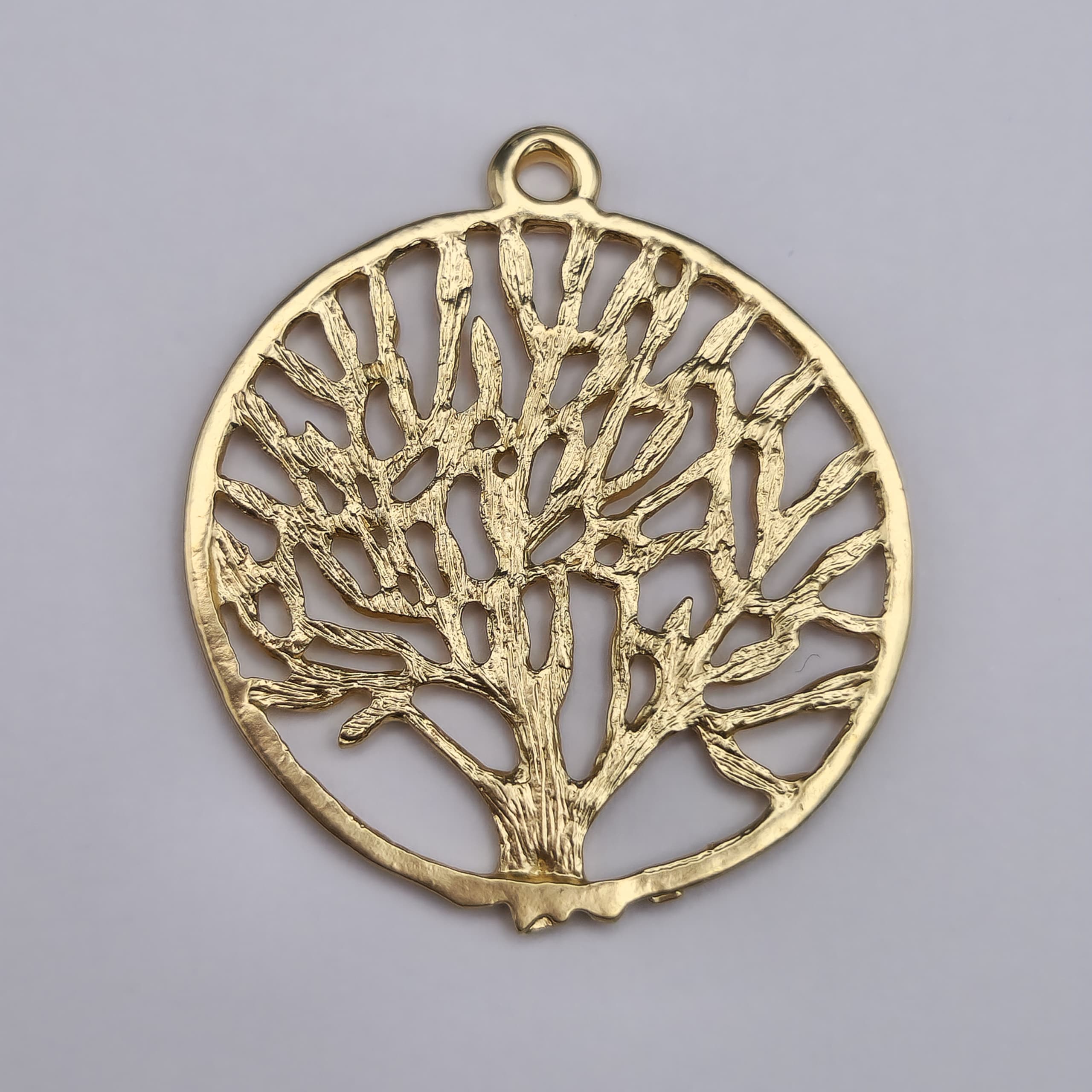 ORO CHINO DIJE DE ARBOL DE LA VIDA CON TEXTURA MEDIANO