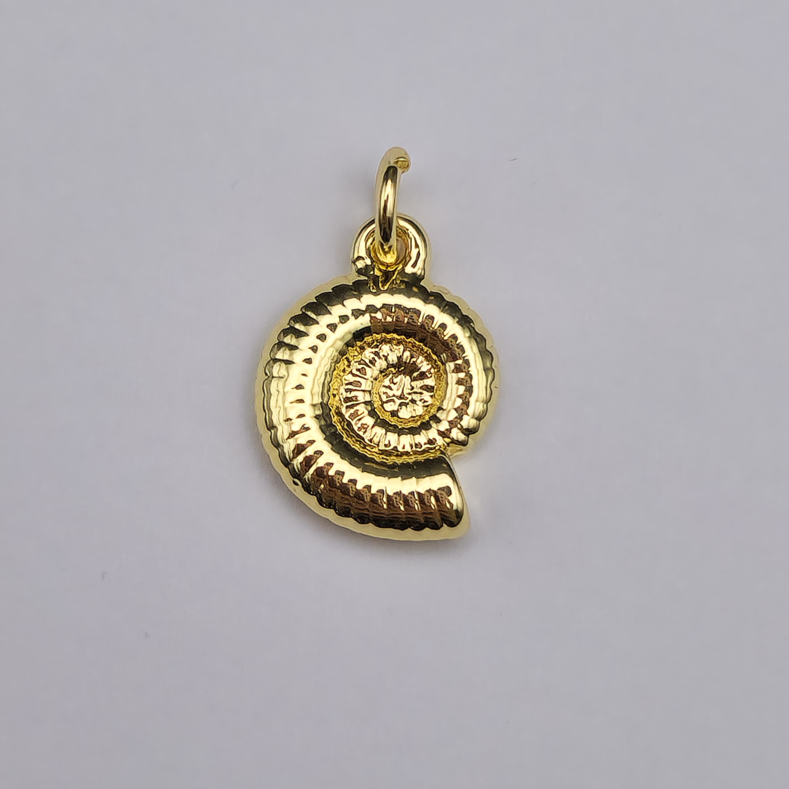 ORO CHINO DIJE CARACOL ENROLLADO