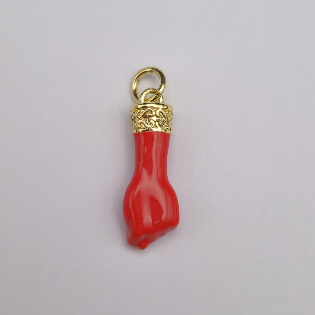ORO CHINO DIJE DE PUÑITO ROJO
