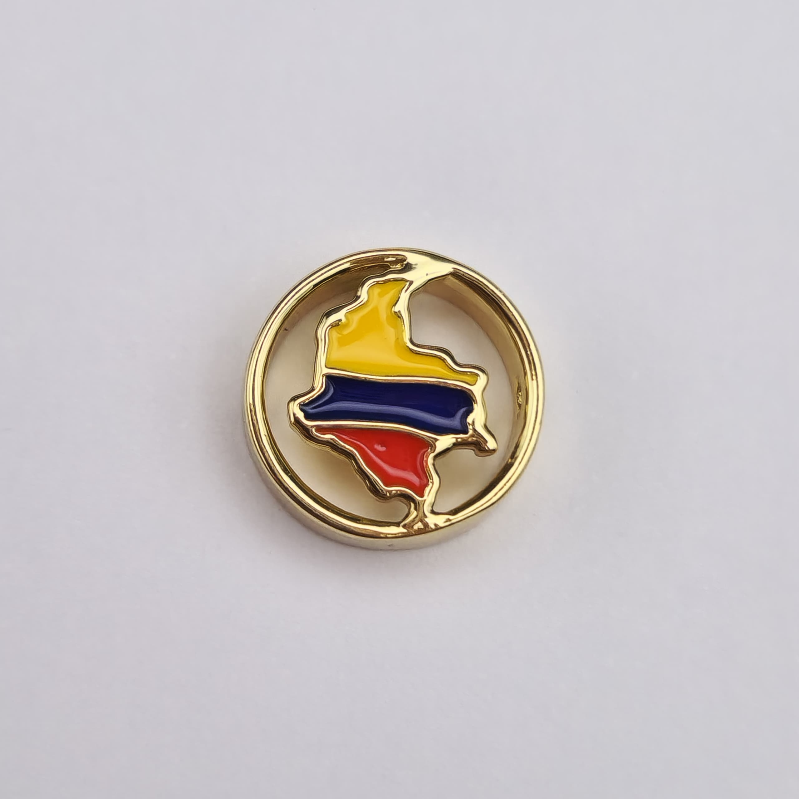ORO BAÑO 18K PASADOR MAPA DE COLOMBIA