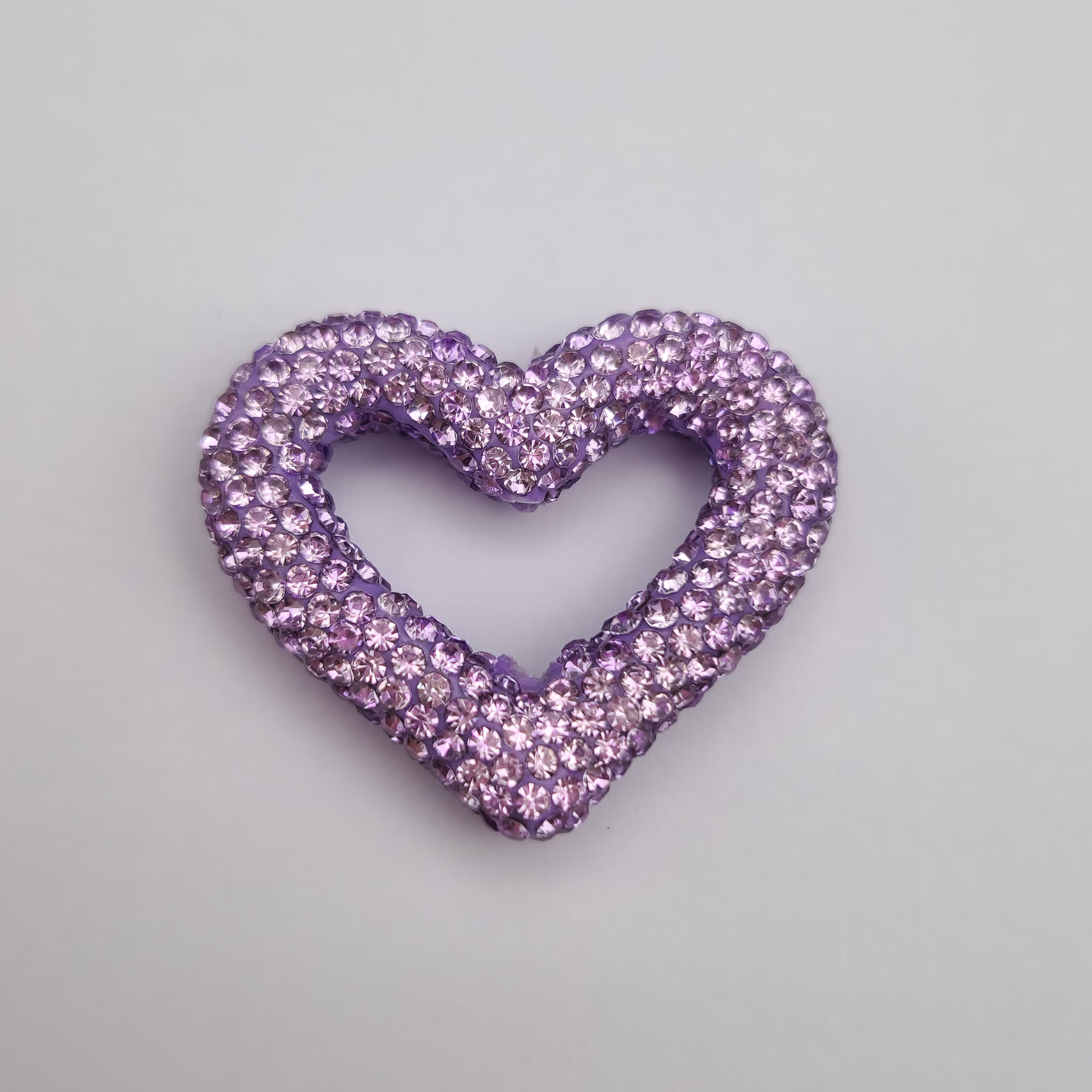 CORAZON HUECO CON CRISTALES LILA