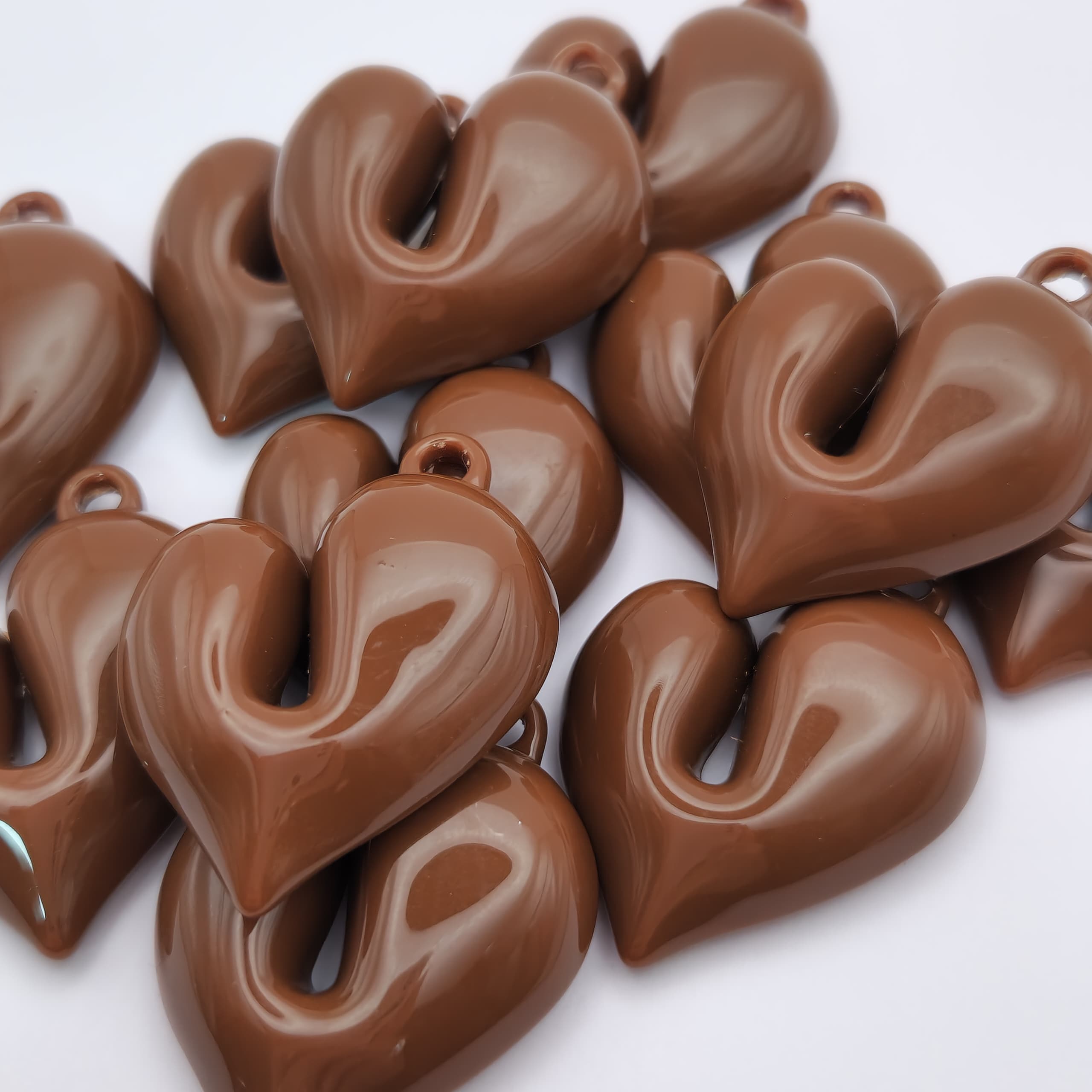 BOLSA 2 UND CORAZON PUFFY MARRON