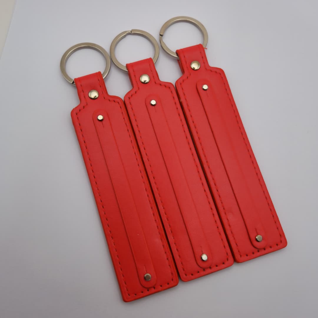 LLAVERO DE CUERINA ROJO
