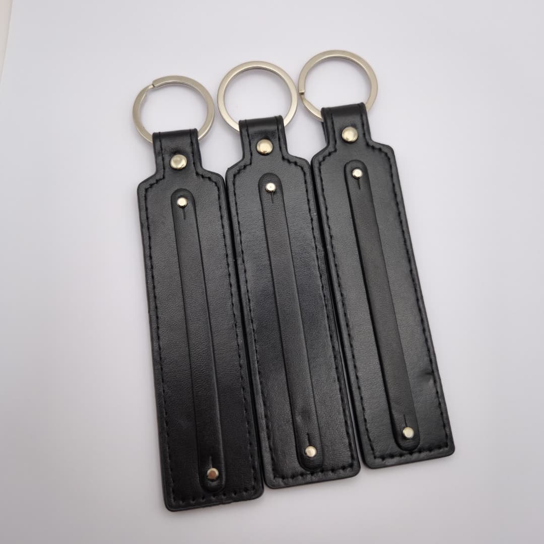LLAVERO DE CUERINA NEGRO