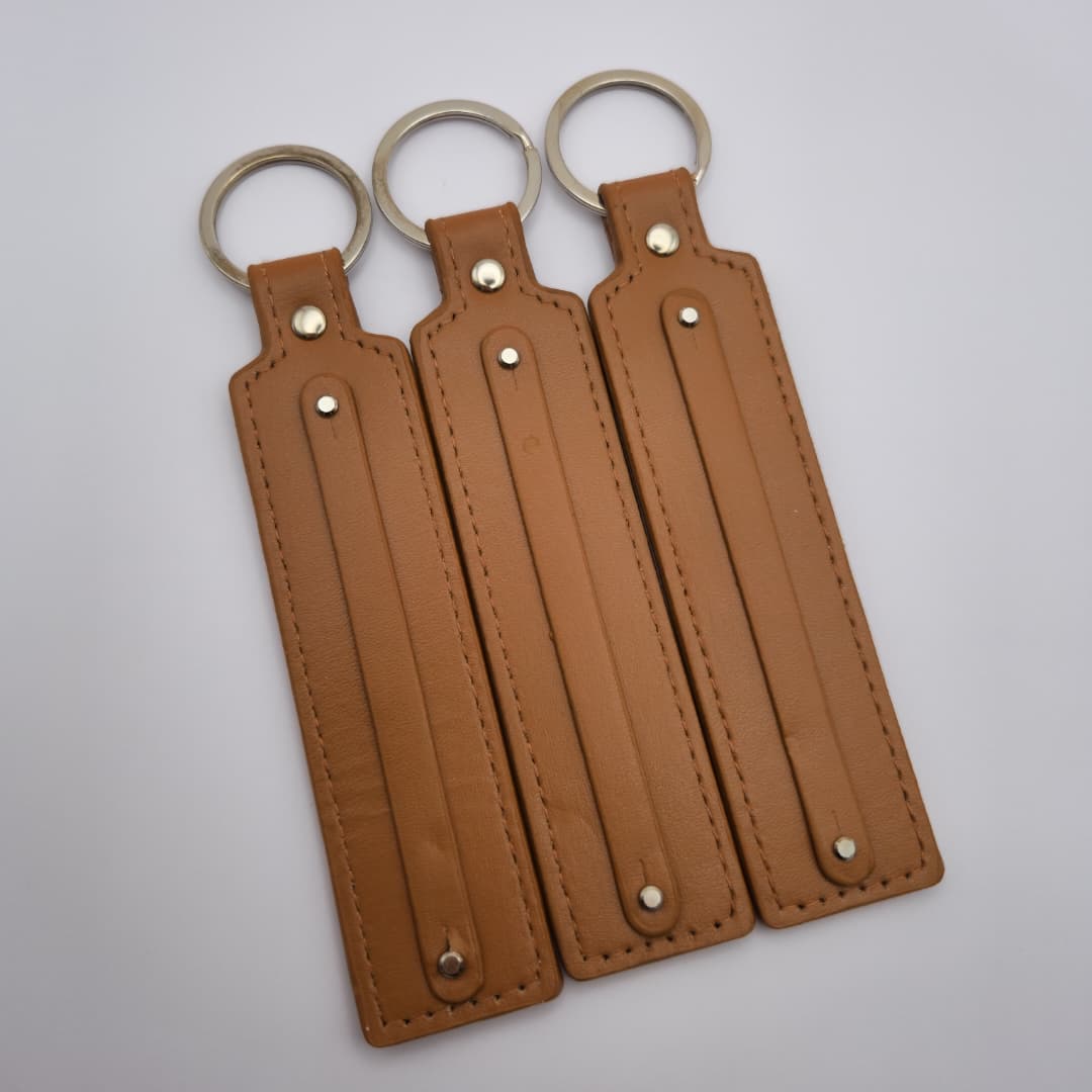 LLAVERO DE CUERINA MARRON