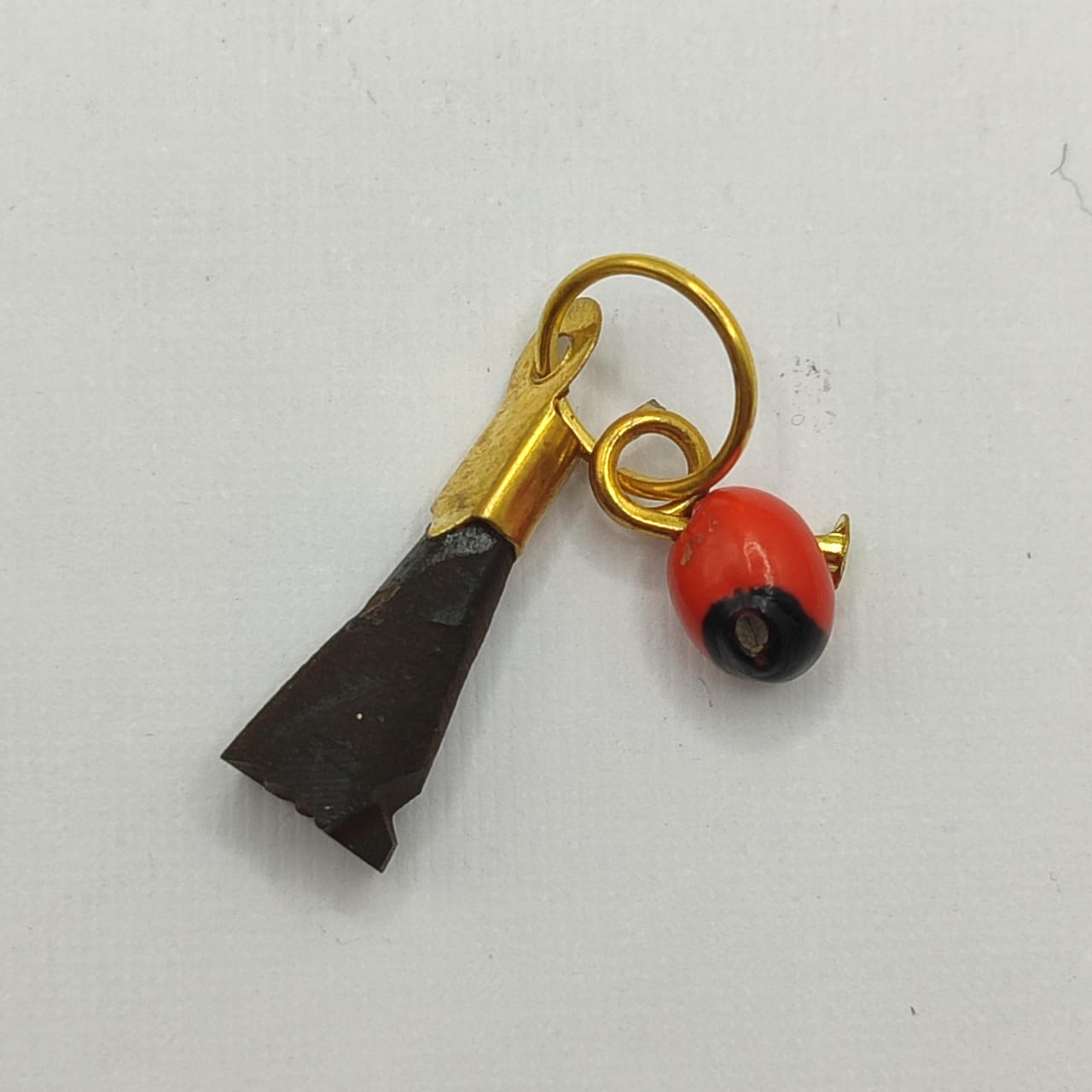 AZABACHE PUÑITO CON PIONIA