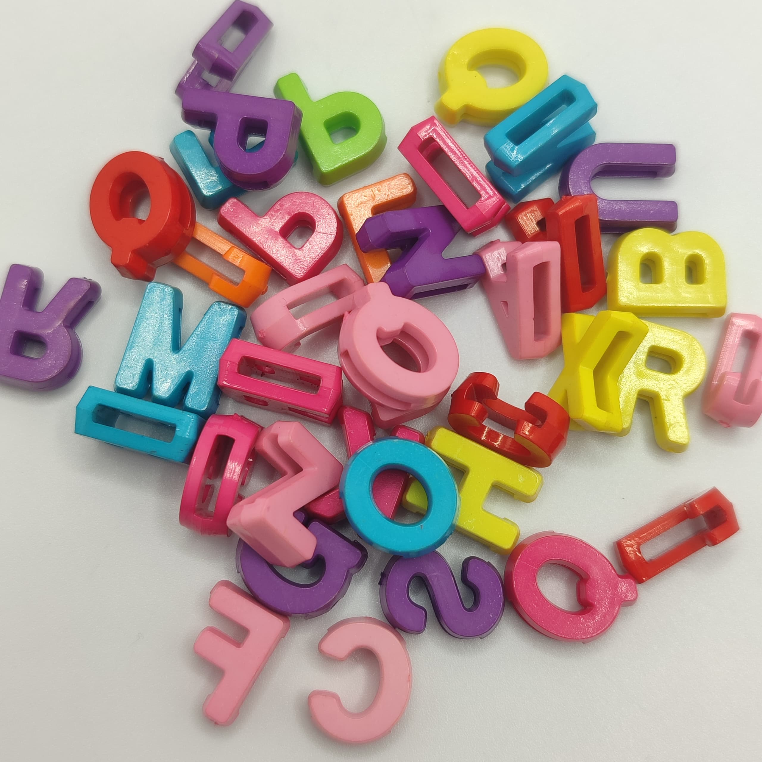 BOLSA 30 UND APROX LETRAS PASADORES COLORES VIVOS