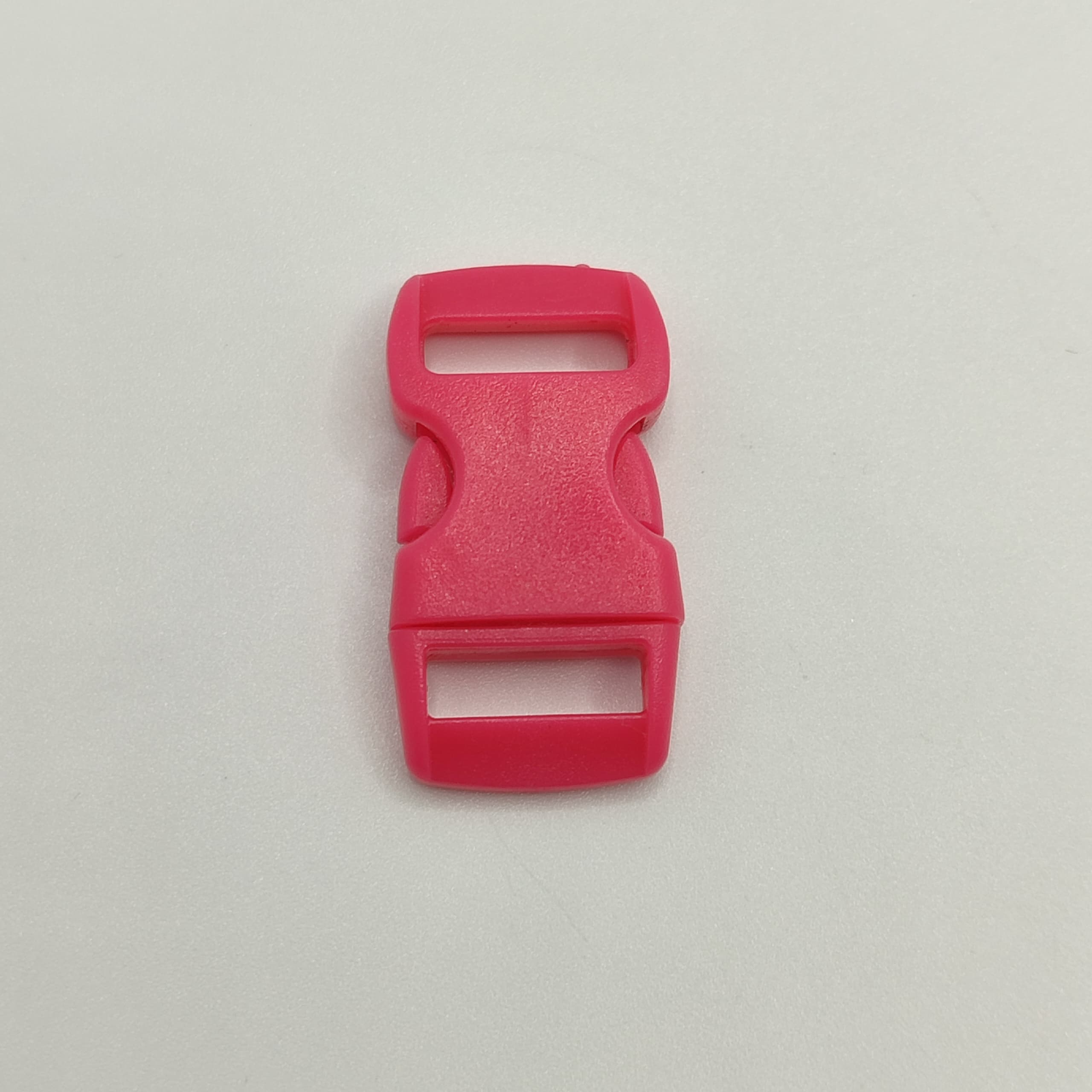 BROCHE SENCILLO FUCSIA DE PARACORD