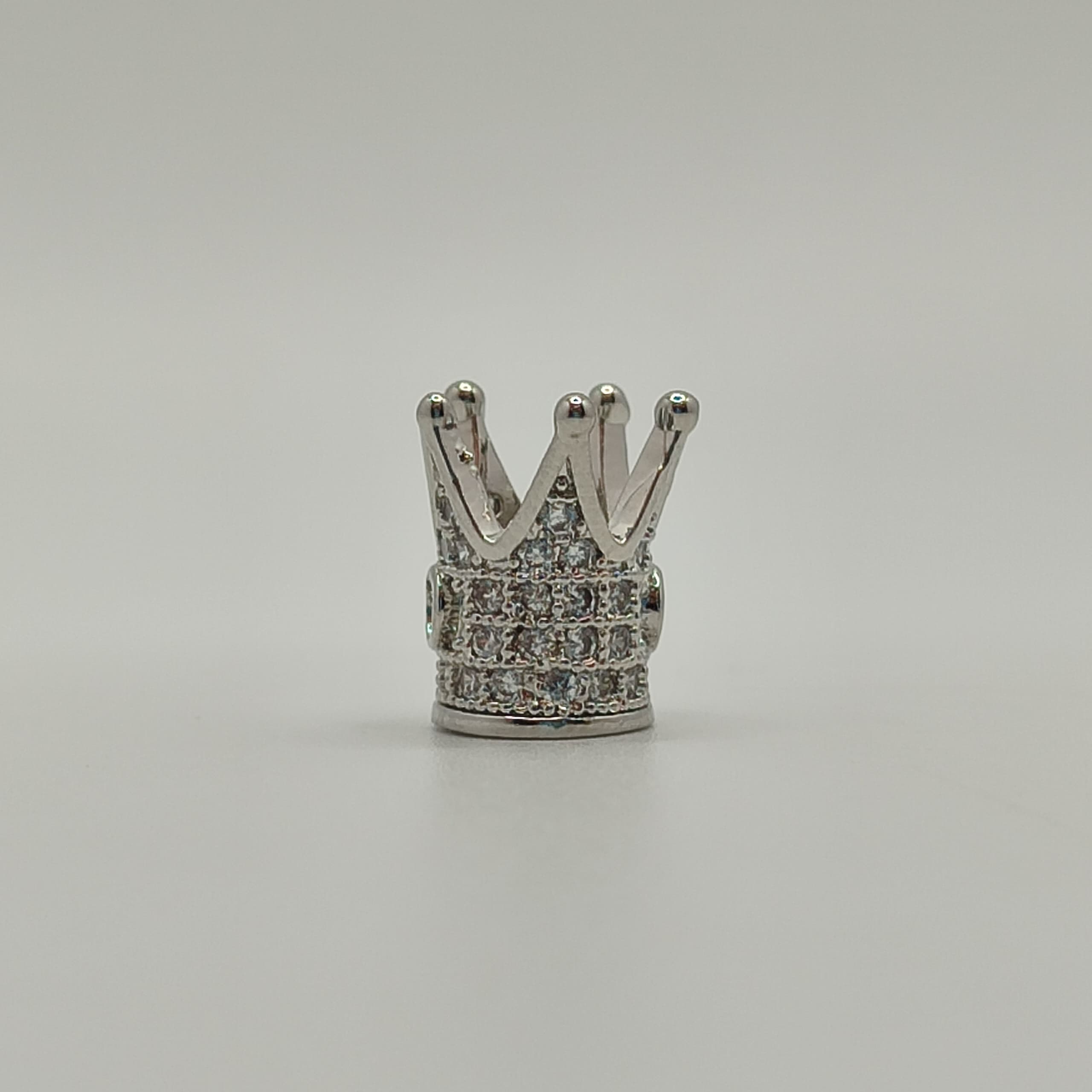 CABALLERO PASADOR CORONA PLATEADA CON CIRCONES TRANSPARENTES