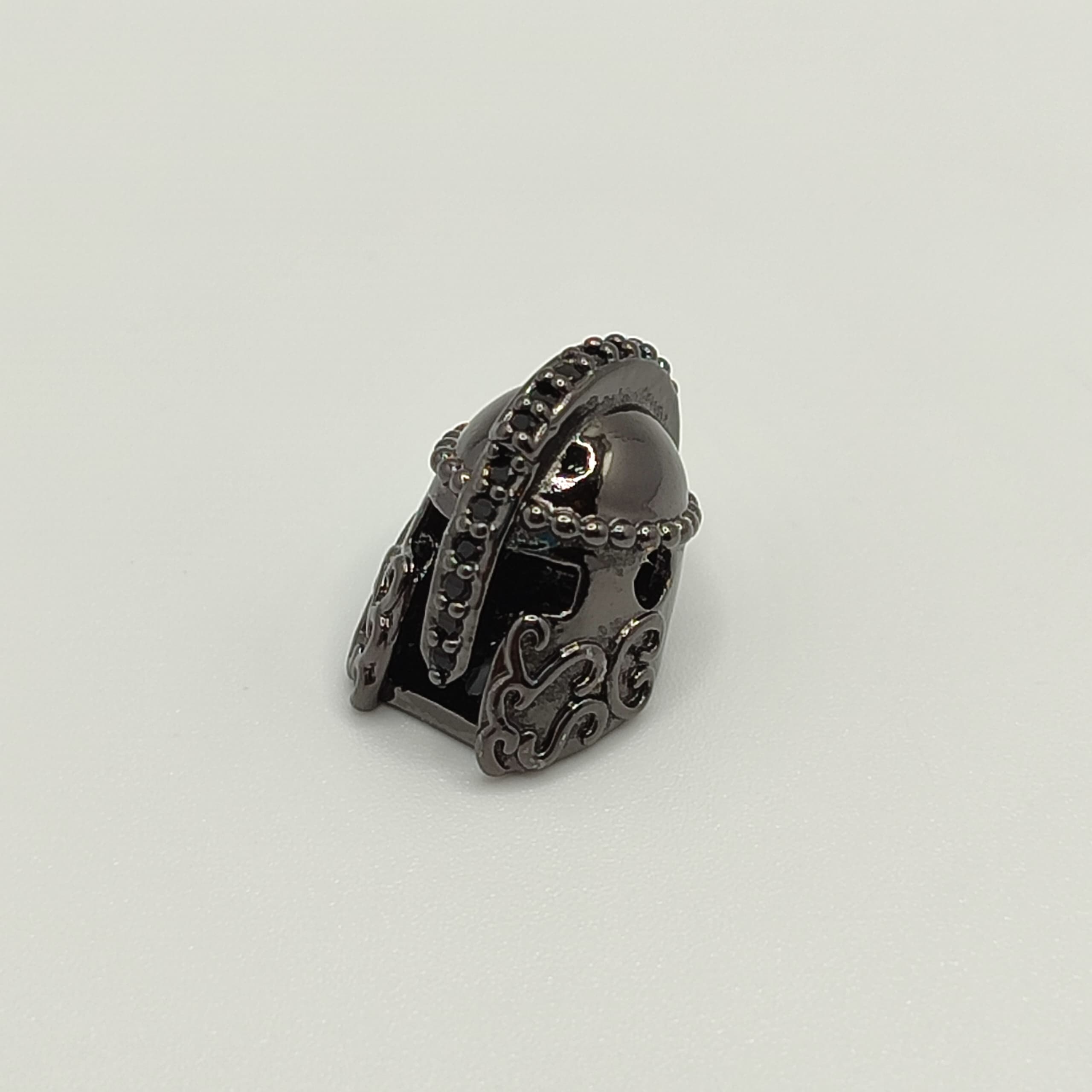 DIJE DE GLADIADOR NEGRO CON CIRCON NEGRO