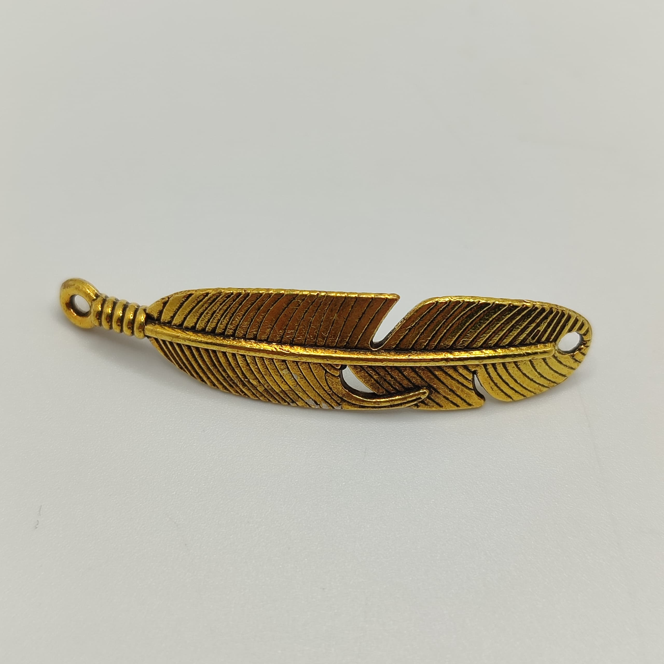 PLUMA DE CABALLERO  DORADA