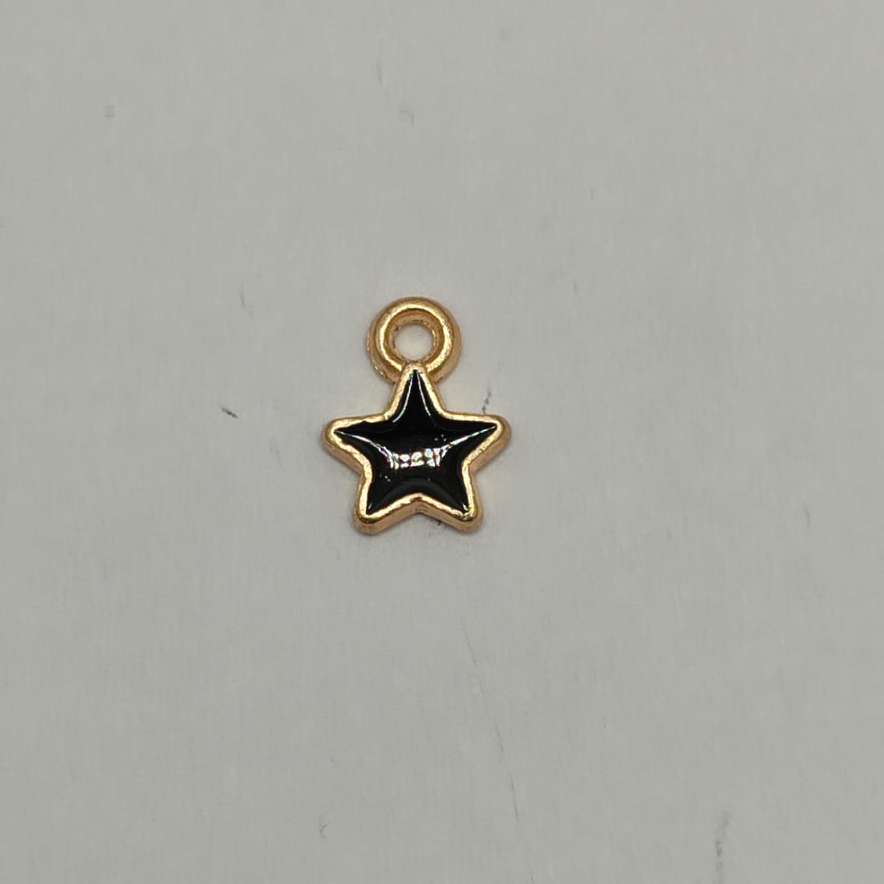 DIJE ESMALTADO ESTRELLITA NEGRA